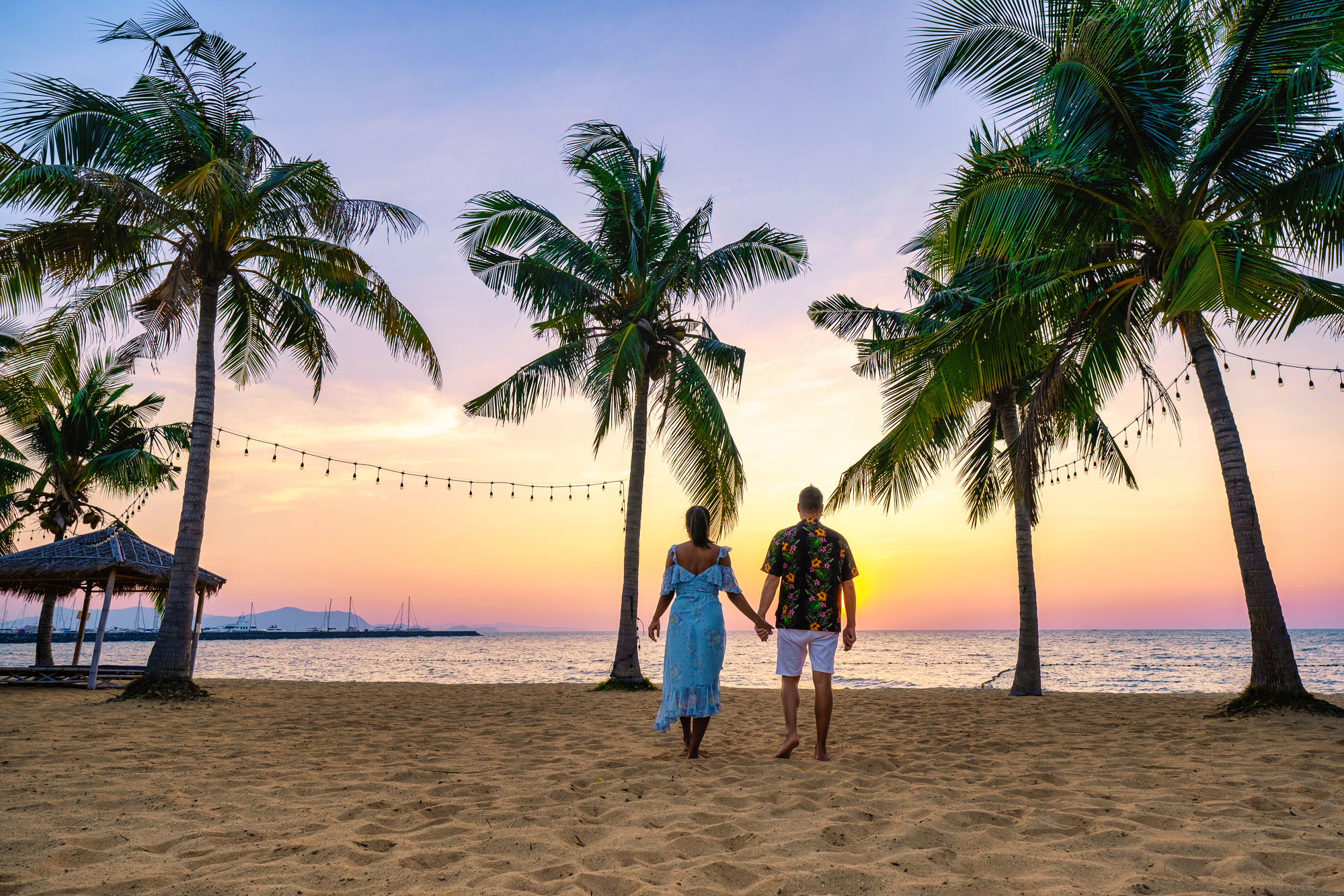 Najomtien beach Pattaya Thailand, sunset at a tropical beach with palm trees - Tennis Destination